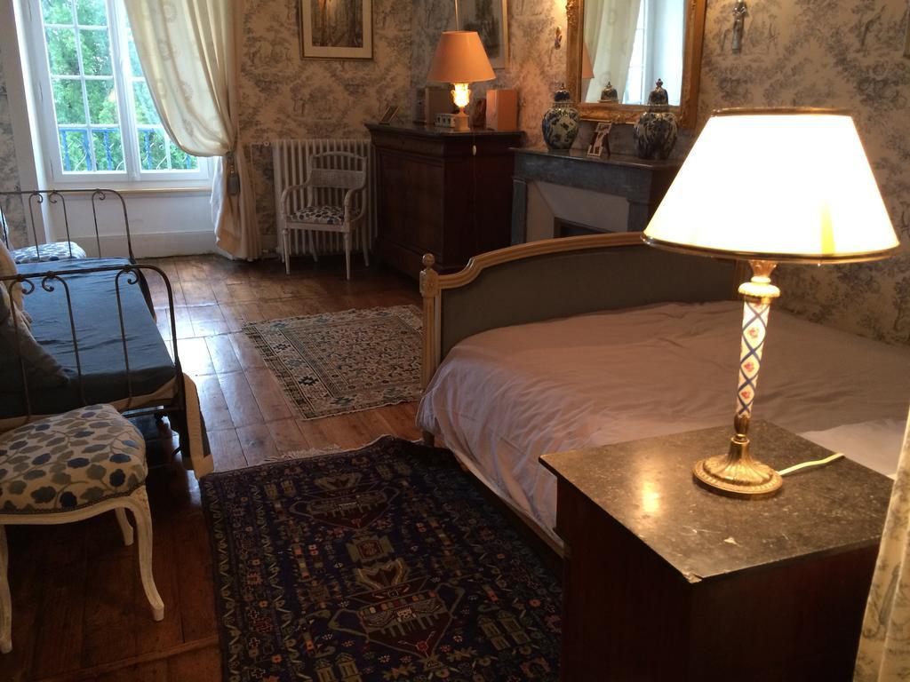 Chateau De La Chabroulie Bed & Breakfast Isle Bagian luar foto