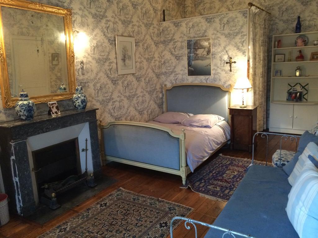 Chateau De La Chabroulie Bed & Breakfast Isle Bagian luar foto